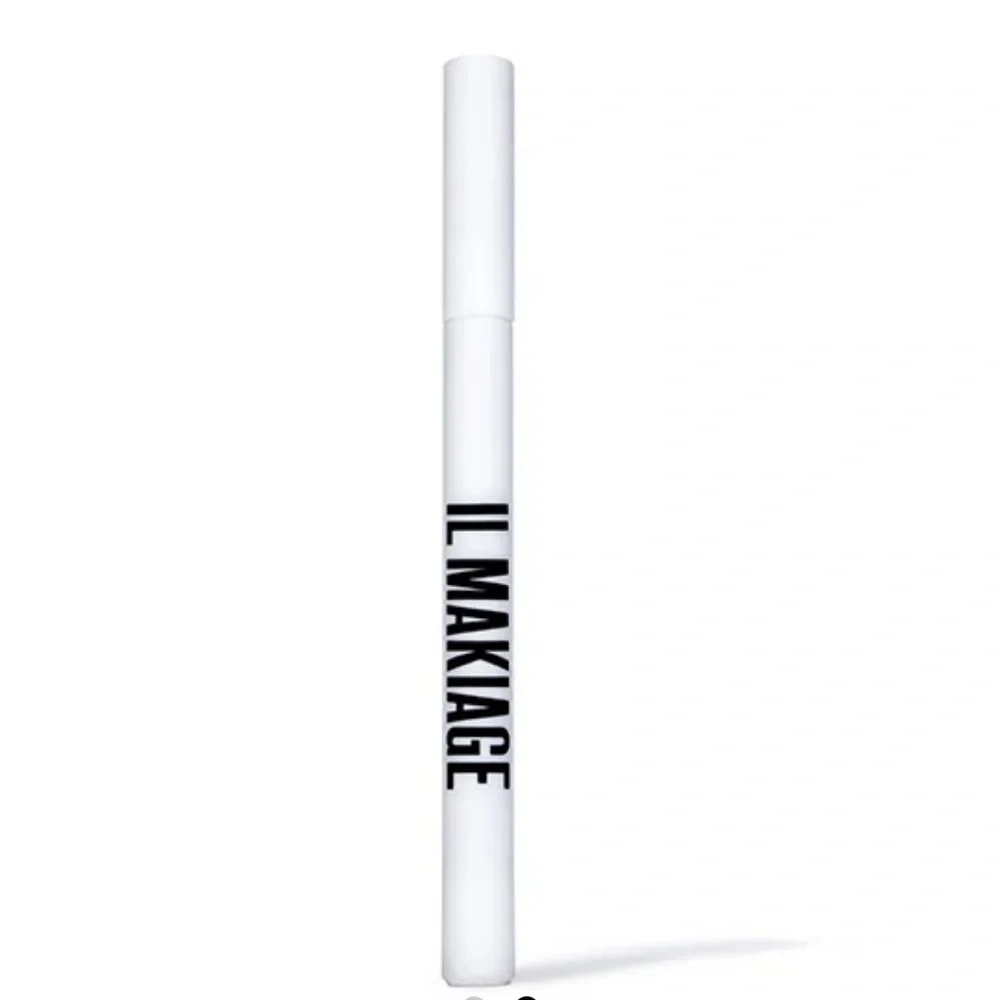 BLACK CARD LIQUID EYELINER
